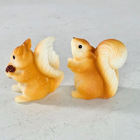 Resin Squirrel Figurines Set Of 2 Adorable Collectible Woodland Animals Decor - Picture 5 of 8